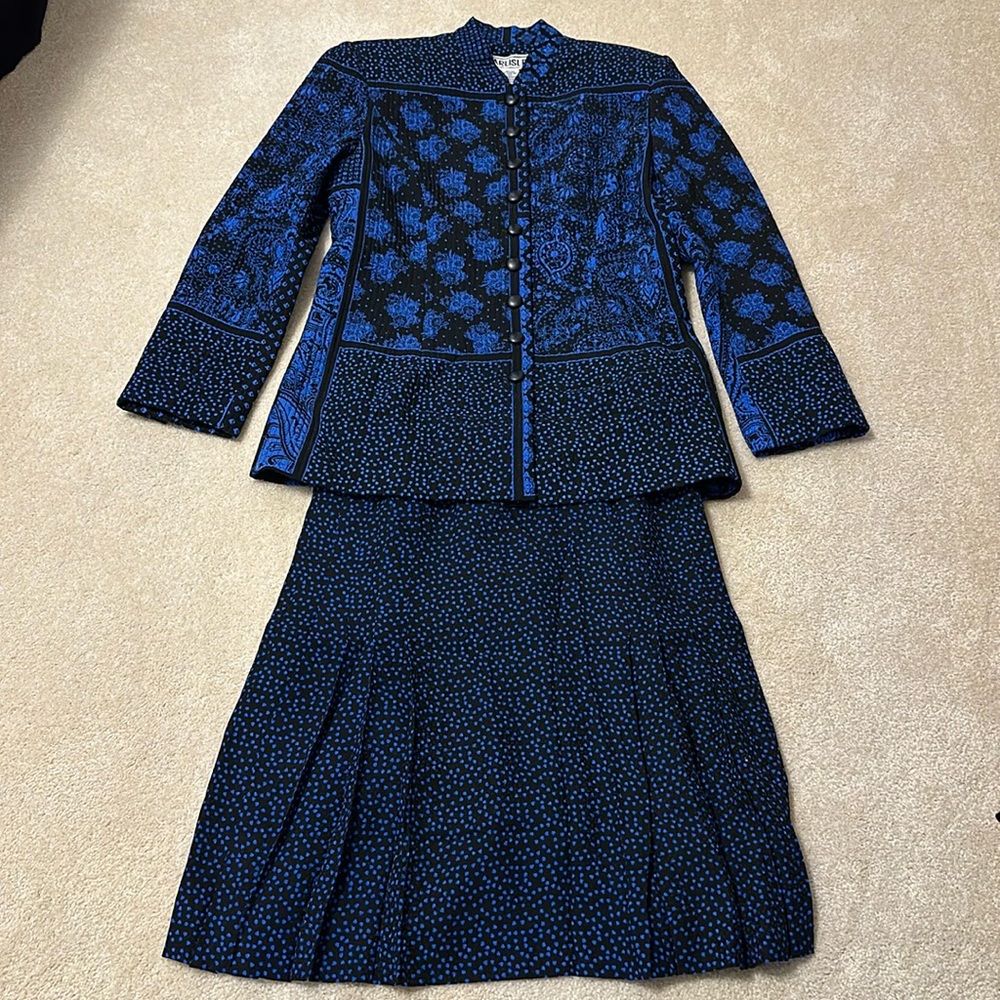 Beautiful Carlisle 100% silk quilted jacket and matching lined skirt size 8